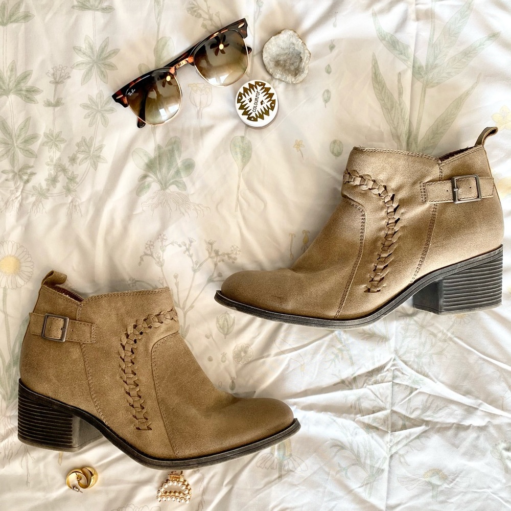 Billabong Suede Booties Size 10